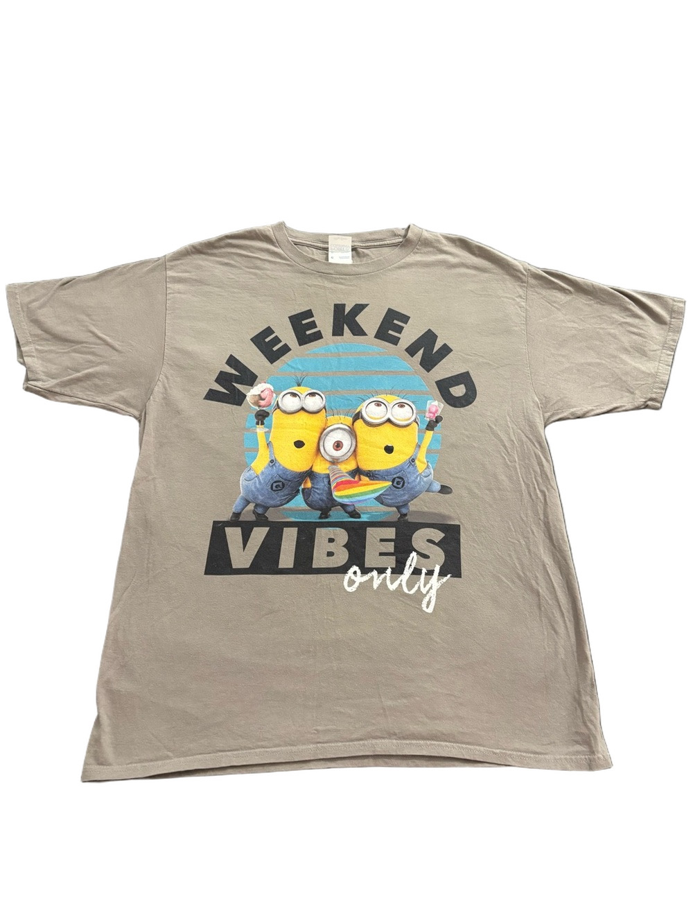 Despicable Me Minions Weekend Vibes Graphic T-Shirt Men’s Large